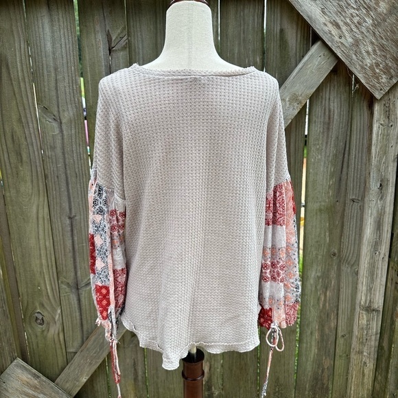 In Loom The Way You Move Mixed Media Boho Bandana Waffle Knit Loose Fit Top - Picture 12 of 16